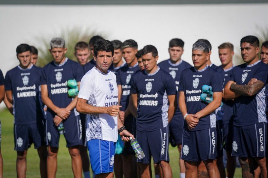 Chirola Romero en la primera práctica de Gimnasia en 2023.