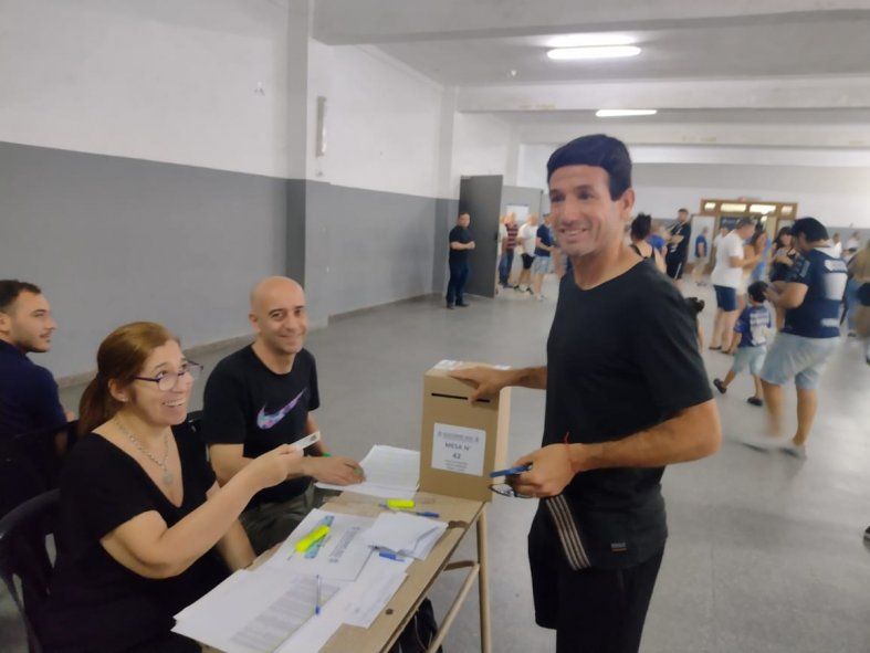 Chirola Romero emitió su voto en las elecciones de Gimnasia