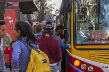 la plata: aumentan la frecuencia de colectivos en horarios de ingreso y egreso de colegios