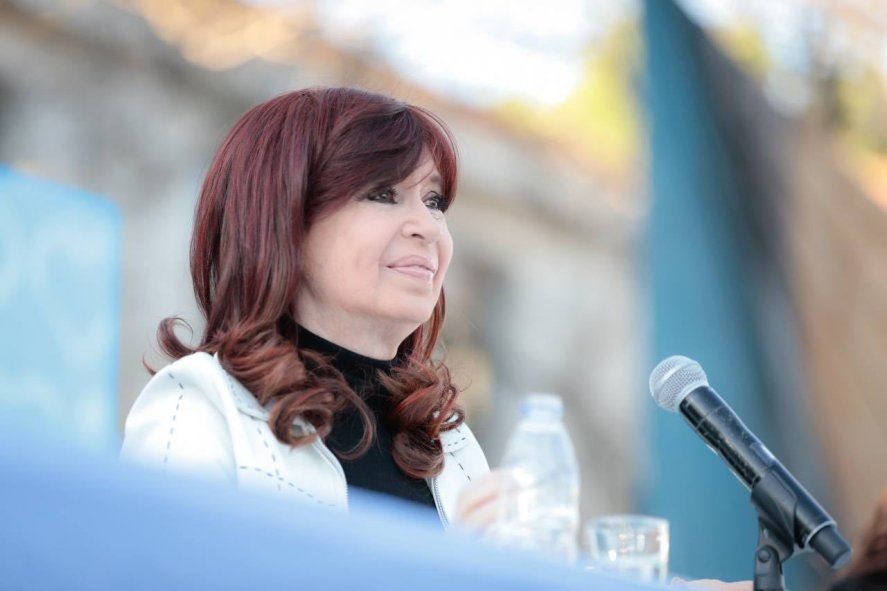 Cristina Fernández de Kirchner aseguró que Argentina tiene un grave problema con la economía bimonetaria.