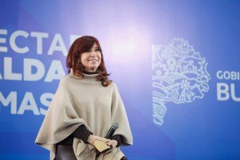 La vicepresidenta Cristina Fernández de Kirchner se mostró optimista en Lomas de Zamora y recordó los éxitos de su gestión.