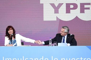 Cristina Kirchner: Alberto, te pido que uses la lapicera