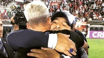 Israel Damonte con Diego Maradona