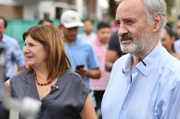 Patricia Bullrich junto a Joaquín de la Torre.