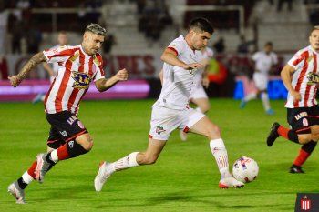 Gustavo Del Prete, dos goles y dos asistencia para ser la figura de Estudiantes ante Barracas Central en la Copa de la Liga