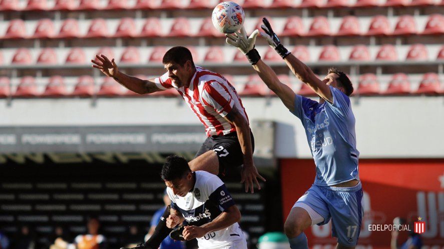 Leandro Díaz delantero de Estudiantes en el Clásico Platense ante Gimnasia