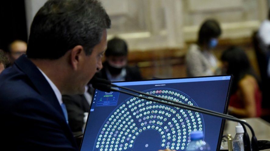Massa acelera para obtener la rebaja del impuesto a las ganancias