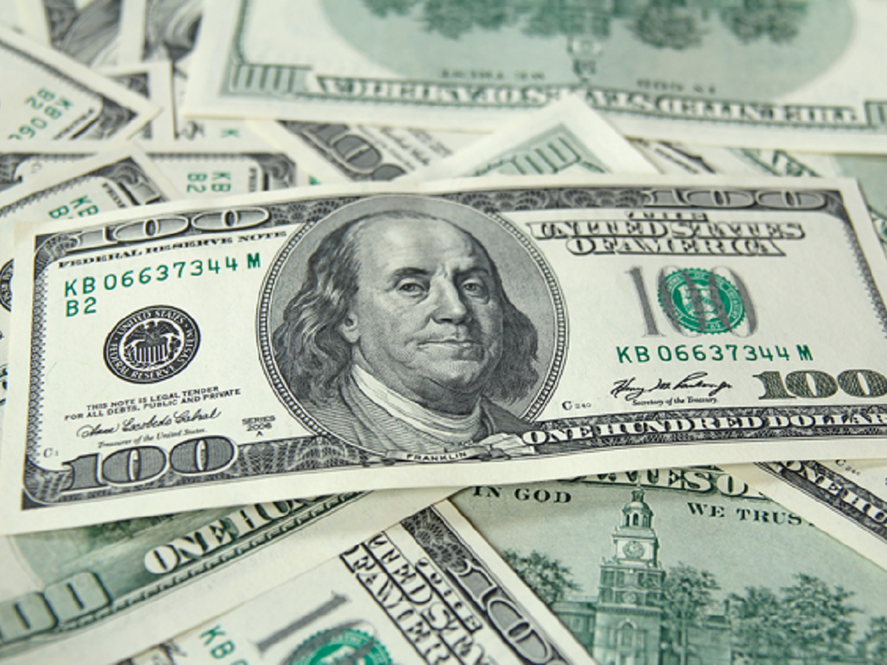 El valor del dólar oficial alcanzó los $100,50 para la compra y $106,50 para la venta, este martes 7 de diciembre.