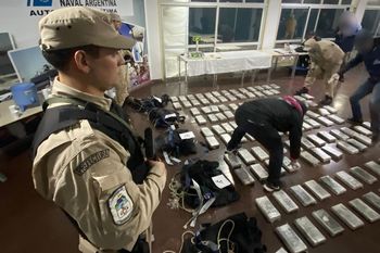 El cargamento de cocaína fue hallado en el mar cerca de Bahía Blanca