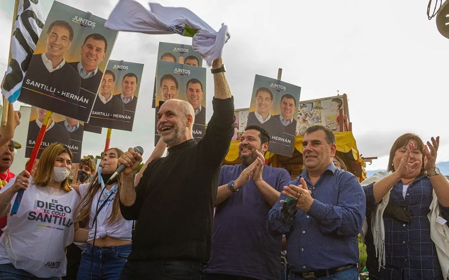 En Azul, Horario Rodríguez Larreta participó de un acto con militantes ( Foto Facebook Juntos Azul)