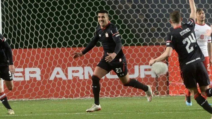 Enzo Kalinski disputó 31 partidos en Estudiantes