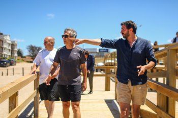 Mauricio Macri recorrió Pinamar junto al intendente Yeza