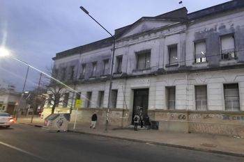  Legisladores de Juntos y el Frente de Todos se cruzaron en la Cámara de Diputados por la seguridad en las escuelas y la inversión en Educación en La Plata.