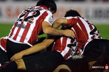 Estudiantes festeja la victoria en Uruguay en 2009 (Foto: Prensa EDLP).