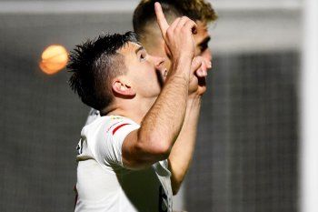 Manuel Castro fue importante para Estudiantes en el inicio del torneo.