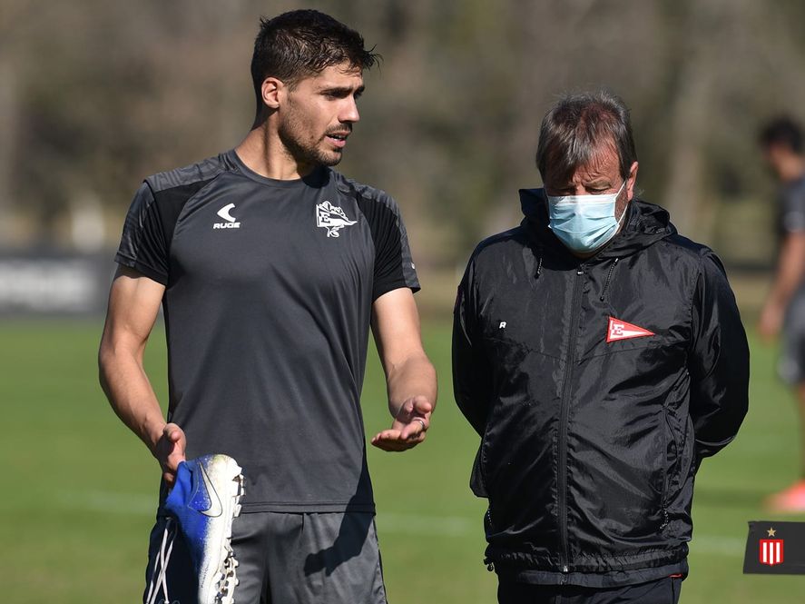Estudiantes entrenó pensando en el Fortín y Ricardo Zielinski habló con Noguera pensando en su futuro (Foto: Prensa EDLP).