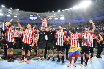 Estudiantes festejó con su gente. Otra noche inolvidable.