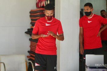 El plantel de Estudiantes fue hisopado y dos futbolistas dieron positivo de Covid-19
