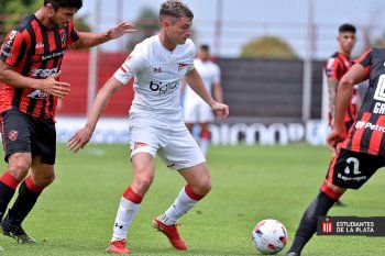 Matías Pellegrini en acción en el partido entre Patronato y Estudiantes en Paraná (Prensa EDLP)