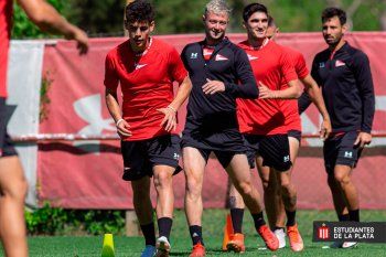 El plantel de Estudiantes entrenó en el Country Club de City Bell