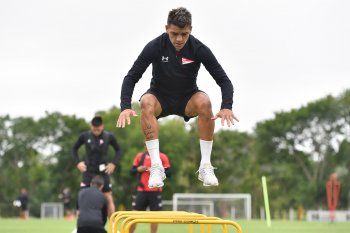 Diego García en el entrenamiento de Estudiantes