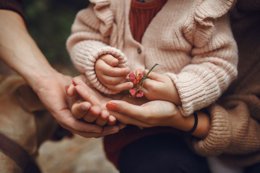 Esta efeméride intenta sensibilizar a la población sobre la importancia de la adopción y la realidad de los niños y niñas que no son acogidos.