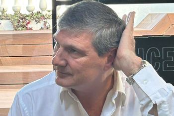 Como Cristina pero al revés: Será candidato a días de ser juzgado por corrupción