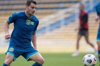 Estudiantes sigue trabajando en la llegada de Fernando Torrent.