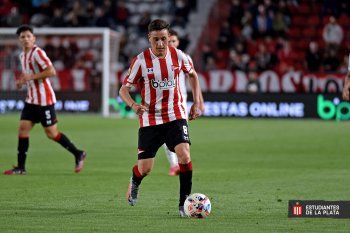 Fernando Zuqui es el dueño de la pelota en Estudiantes.