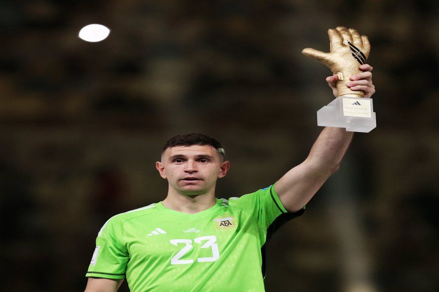Emiliano Dibu Martínez elegido el mejor arquero argentino en el Mundial Qatar 2022