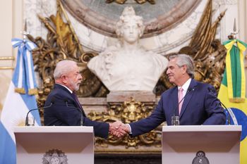 Alberto Fernánez con Lula da Silva en el Salón Blanco de la Casa Rosada.