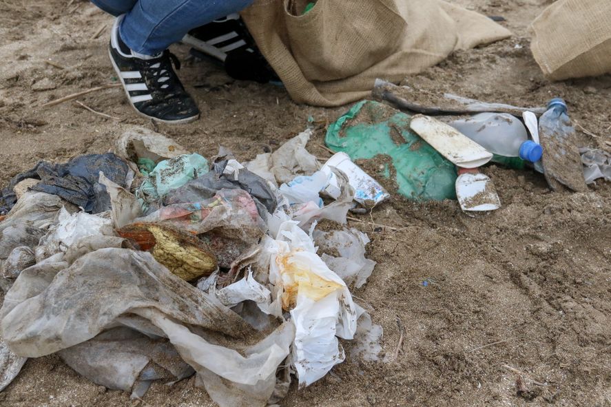Según el último Censo Provincial de Basura Costera Marina, las colillas de cigarrillo y las bolsas plásticas son los residuos que más se encuentran.
