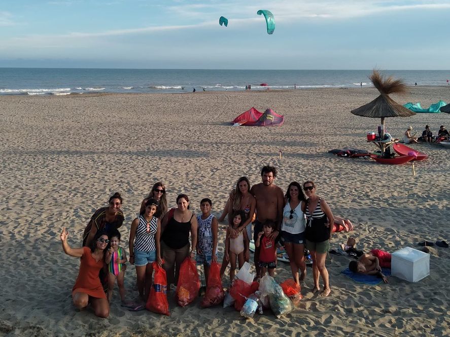 Fueron padres y crearon una fundación para promover la educación ambiental: ahora impulsan limpieza de playas en la Costa atlántica