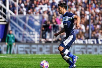 Matías Melluso, en acción en el partido frente a Sarmiento 