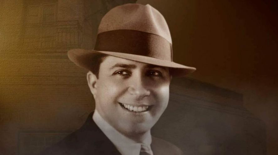 El Día Nacional del Tango se celebra en homenaje al cantante popular Carlos Gardel, y al compositor y director de orquesta, Julio De Caro.