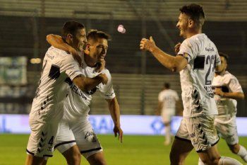 Leonardo Morales marcó el gol de apertura en Gimnasia Vs. Rosario Central