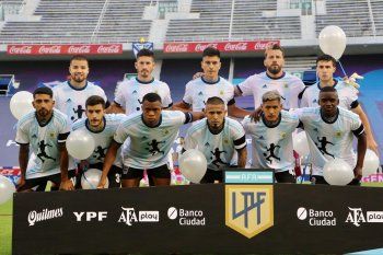 Gimnasia y una camiseta especial en homenaje a Diego Maradona