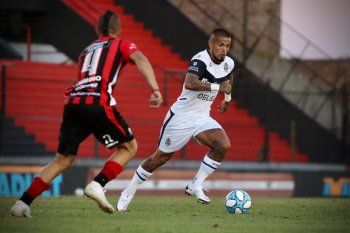 Gimnasia visitó a Patronato en Paraná por la cuarta fecha