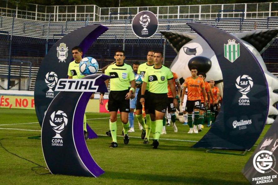 Gimnasia y Esgrima La Plata 0 - 0 Banfield fue el primer partido sin público en el fútbol argentino. Sólo se jugó esa fecha de la Copa Superliga, que quedó desierta.
