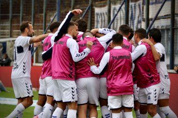 Gimnasia festeja el gol de Germán Guiffrey