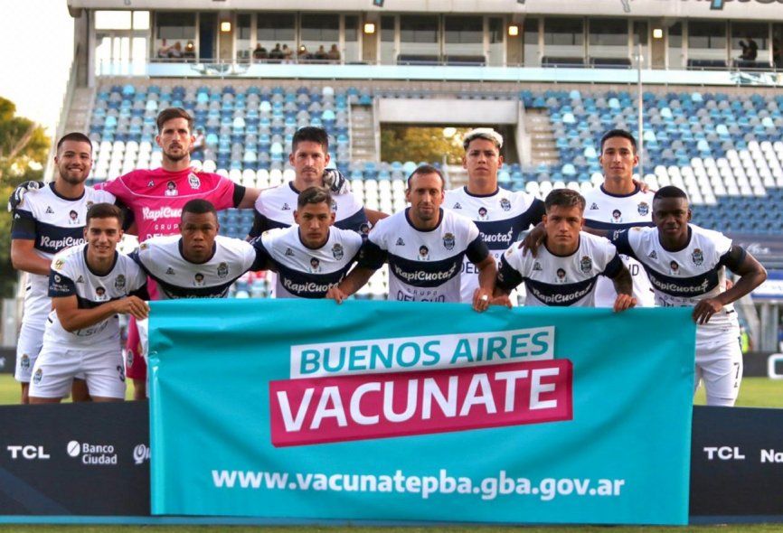 Formación de Gimnasia ante Talleres