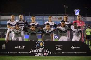 Nelson Insfrán titular en la goleada de Gimnasia 5 a 0 en Copa Argentina