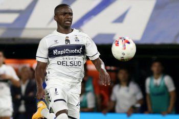 Carbonero recibió elogios de Gorosito que quiere que siga en Gimnasia.