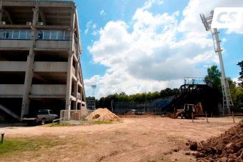 La obra de la extensión de la Platea Néstor Basile en el Bosque no se detiene.