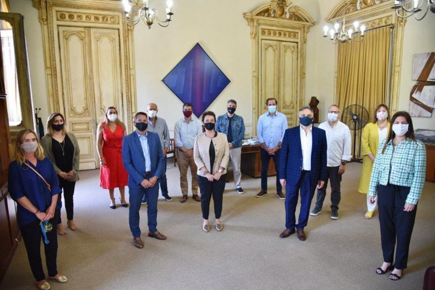 El Grupo Dorrego debatió con el bloque de Juntos por el Cambio en el senado la candidatura de Carrió en la provincia.