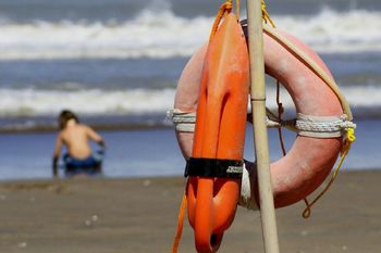 Villa Gesell en emergencia acuática por falta de guardavidas.