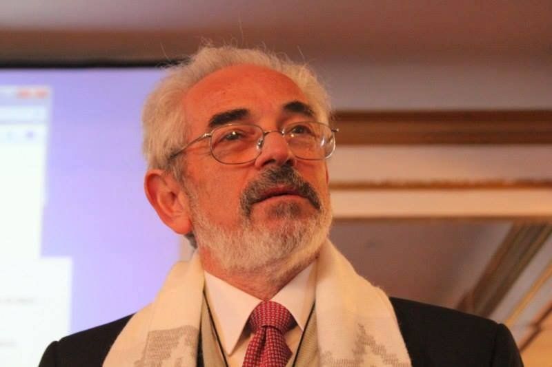 Gustavo Sager es el fundador del primer banco de leche humana pasteurizada del país.