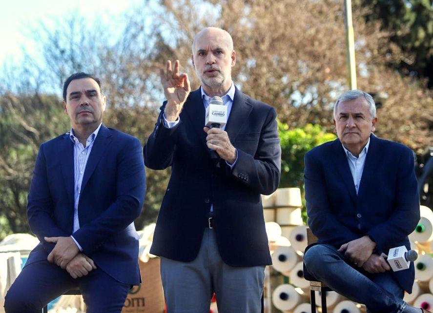 Gerardo Morales retrucó a Alberto Fernández: “Por lo menos está vivo en Twitter”