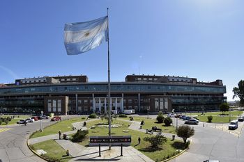 Los médicos del hospital Posadas ya le dieron el alta a sus dos últimos pacientes de terapia intensiva