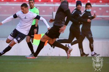 Mientras Gimnasia jugaba, el Pulga trabajaba diferenciado junto a Coronel.